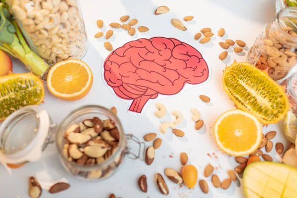 Human brain drawing and healthy fresh food on the table — Stockfoto