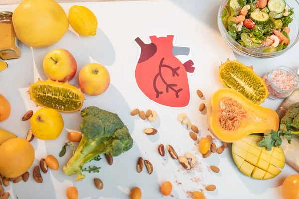 Human heart drawing and healthy fresh food on the table — Stockfoto