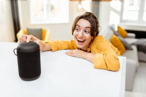 Woman controlling smart home devices with a voice commands — Stock Photo, Image