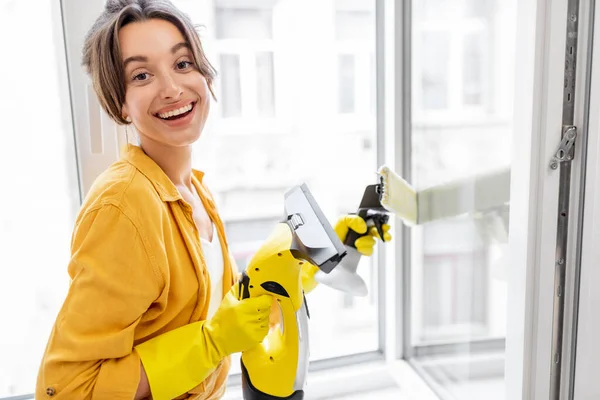 Vaskevinduer med en særlig renseinnretning – stockfoto