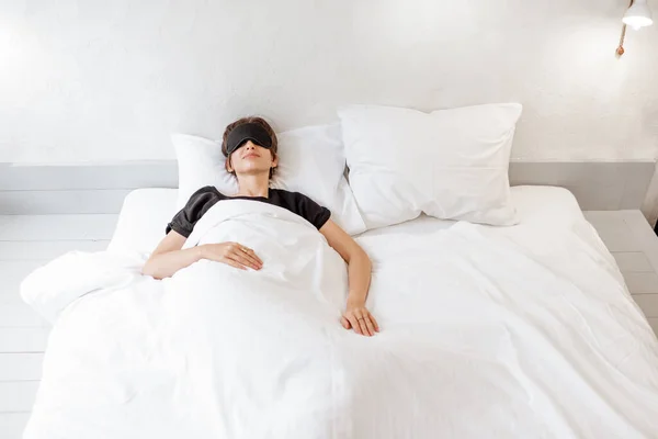 Woman sleeping with sleeping mask — Stok fotoğraf