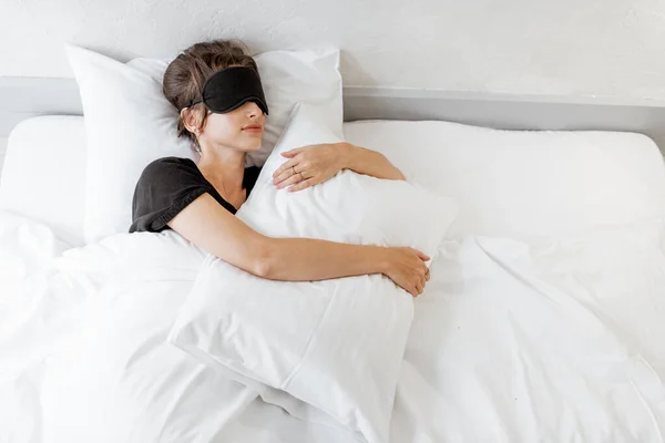 Woman sleeping with sleeping mask — 图库照片