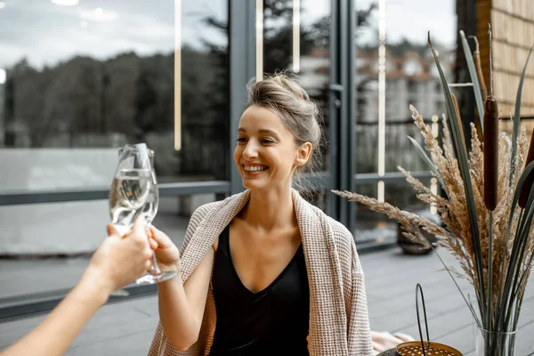 Ženy v lázních s horkou vanou — Stock fotografie