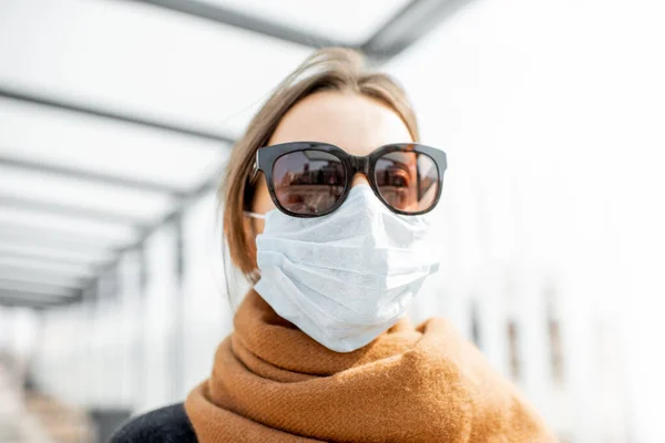 Portrait of a woman in face mask outdoors — Stock Photo, Image