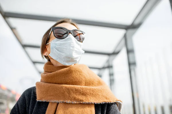 Portrait of a woman in face mask outdoors — Stock Photo, Image