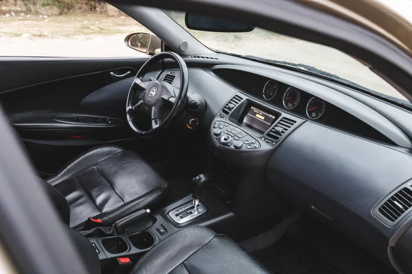 NISSAN PRIMERA 2002, GOLDEN COLOR, INTERIOR — Stock Photo, Image