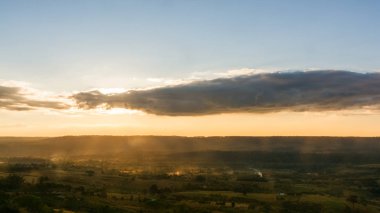 Sabah güneşi ve güzel manzaralı