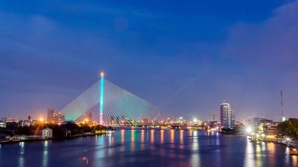 Twilight of Rama 8 bridge, the famous landmark in Bangkok, Thail — Stock Photo, Image