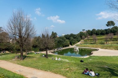 Floransa, İtalya - 26 Mart 2016: Floransa, İtalya 'daki Boboli Bahçeleri' nin şehir manzarasının yatay resmi
