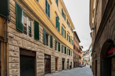 SIENA, İtalya - 13 Mart 2018: İtalya 'nın Siena kentindeki eski mimari binaların yatay resmi