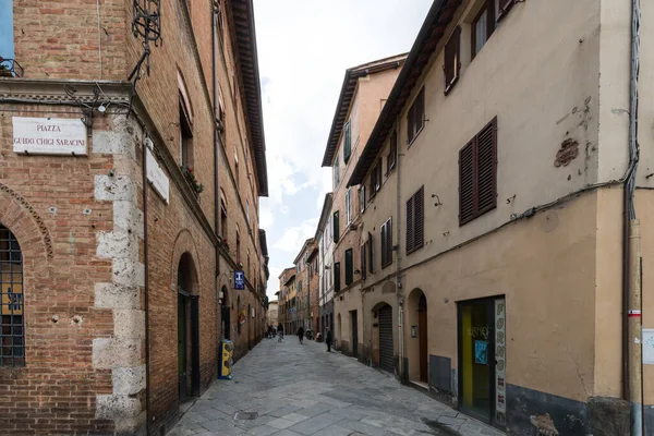 Siena Italië Maart 2018 Horizontaal Beeld Van Smalle Straatjes Met — Stockfoto