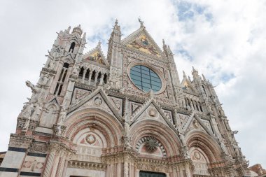 SIENA, İtalya - 13 Mart 2018: Siena Katedrali 'nin yatay resmi, Siena, İtalya' da bir dönüm noktası