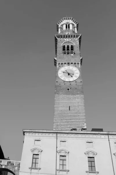 Ασπρόμαυρη Εικόνα Του Πύργου Lamberti Μια Καταπληκτική Περιήγηση Στη Βερόνα — Φωτογραφία Αρχείου