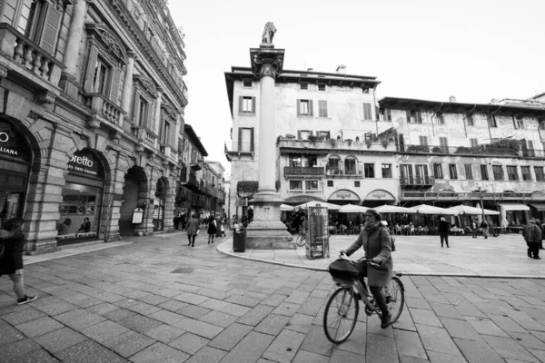 Verona Włochy Marca 2018 Czarno Biały Obraz Starej Architektury Piazza — Zdjęcie stockowe
