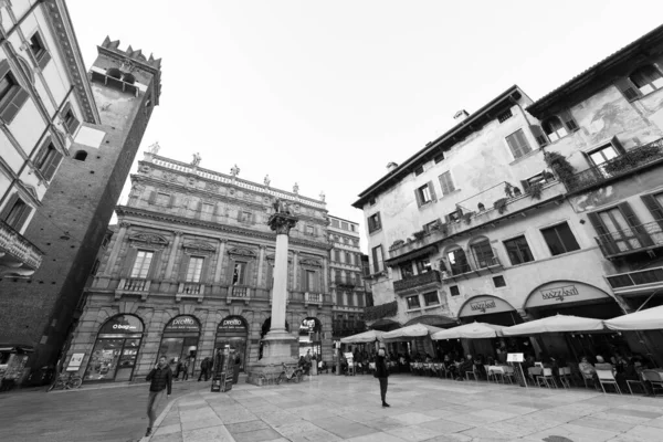 Verona Włochy Marca 2018 Czarno Białe Zdjęcie Starego Placu Piazza — Zdjęcie stockowe