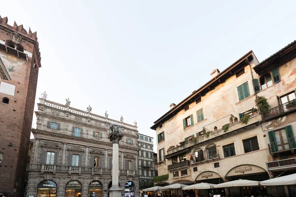 Verona Italia Marzo 2018 Gran Angular Los Edificios Antiguos Piazza — Foto de Stock