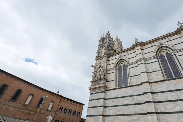 Širokoúhlý Obraz Bočních Stěn Katedrály Siena Orientačního Bodu Sieně Itálie — Stock fotografie