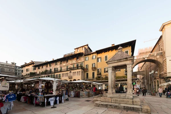 Verona Italy March 2018 Horizontal Picture Traditional Market Old Building — 스톡 사진