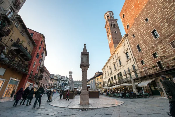 Verona Włochy Marca 2018 Wide Angle Picture Lamberti Tower Piazza — Zdjęcie stockowe