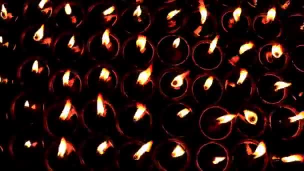 Традиционные Религиозные Лампы Масла Многие Осветили Всемогущего Бога — стоковое видео
