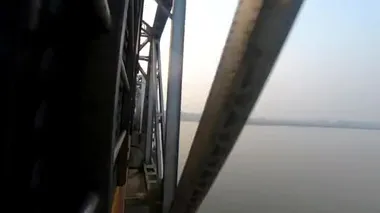 Demirden köprüden geçen tren atışları farklı olasılıklardan geçiyor.