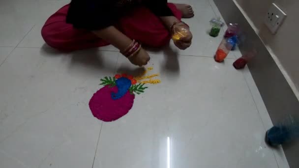 Rangoli Colorful Making Home Young Indian Girl Tradition India Use — Stock Video