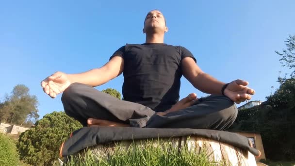 Man Doing Yoga Practice Top Hill Yoga Best Great Health — Stock Video