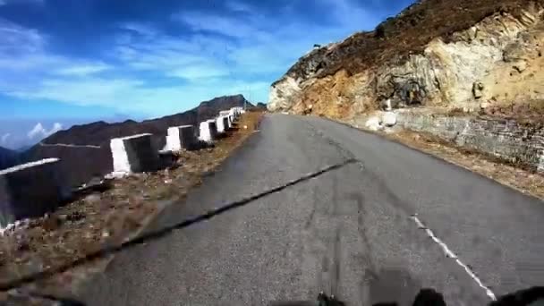 Pozbywanie Się Motocykli Ulicach Jest Robione Sikkim Himalayas India Dniu — Wideo stockowe