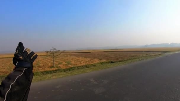 2020年1月3日 在印度比哈尔大街拍摄了街头摩托车车辙 展示了美丽的风景 — 图库视频影像