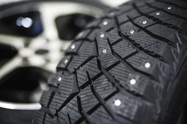 Neumático de coche con poca profundidad de campo —  Fotos de Stock