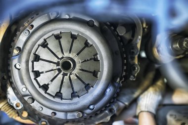 Yeni debriyaj sepeti ile sığ derinlik-in tarla