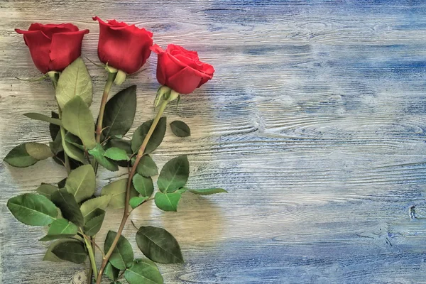 Roses on a wooden board — Stock Photo, Image