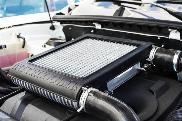 Auto intercooler met ondiepe scherptediepte — Stockfoto