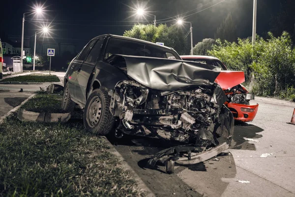Nacht auto-ongeluk — Stockfoto