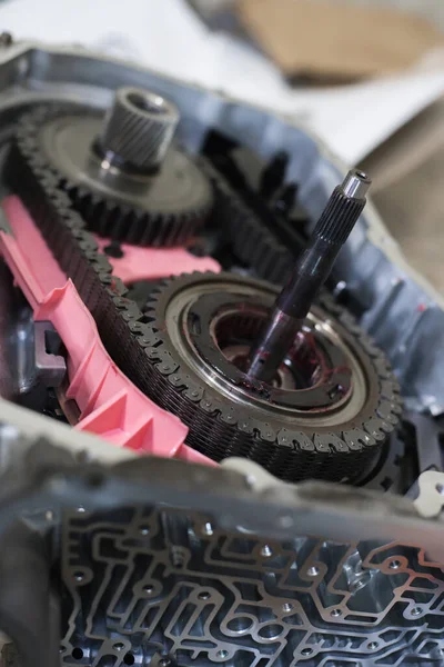 Auto versnellingsbak onderdelen op ondiepe scherptediepte — Stockfoto
