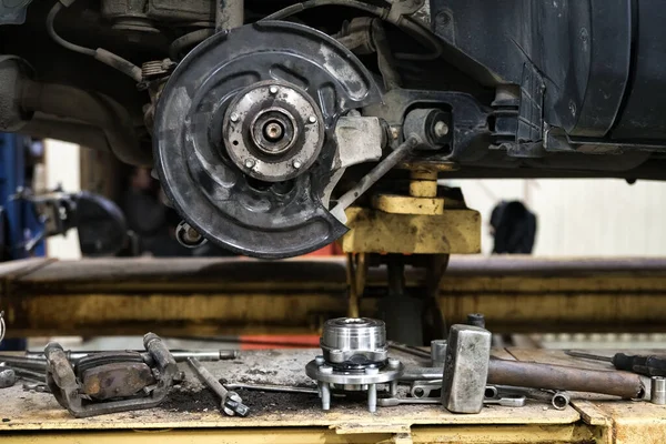 Old Car Brake System Disassembled Lift Tool Bottom Frame Shallow — Stock Photo, Image