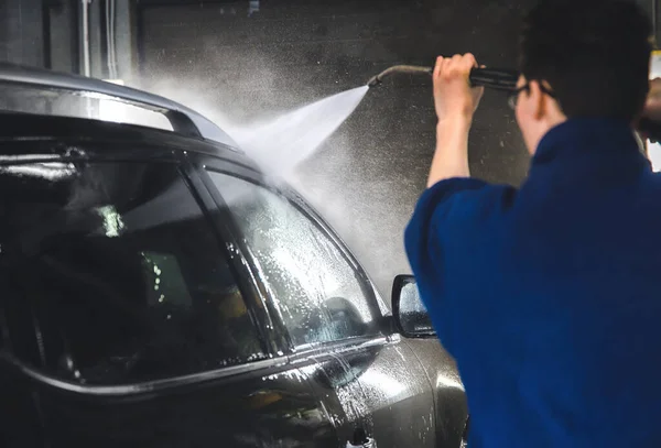 Πλυντήριο αυτοκινήτων με ρηχό βάθος πεδίου — Φωτογραφία Αρχείου