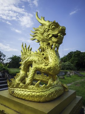 sembol ve efsane olarak Vietnam ejderha heykeli