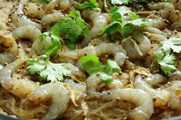 erişte ile pişmiş karides