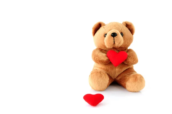 Медвежонок Тедди держит сердце в форме — стоковое фото
