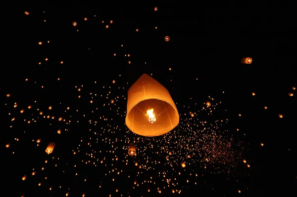 Lanterns floating in Yeepeng festival — Stock Photo, Image