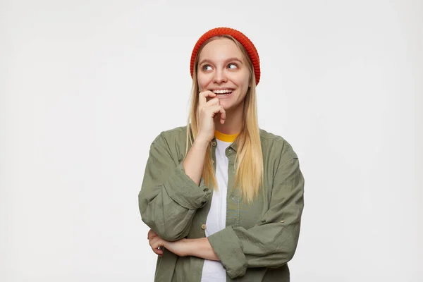 Portret Van Jonge Mooie Langharige Blonde Vrouw Met Casual Kapsel — Stockfoto