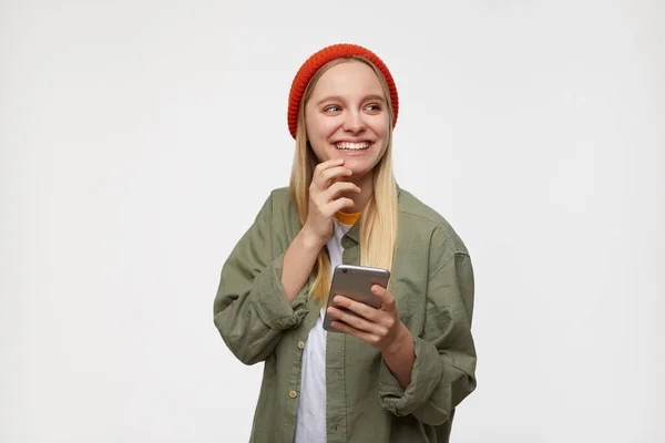 Joven Alegre Encantadora Mujer Cabeza Blanca Con Peinado Casual Tocándose — Foto de Stock