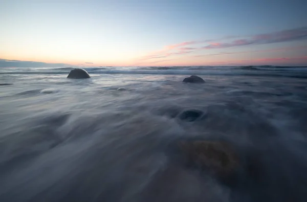 長い露出で撮影された海の夕日 — ストック写真