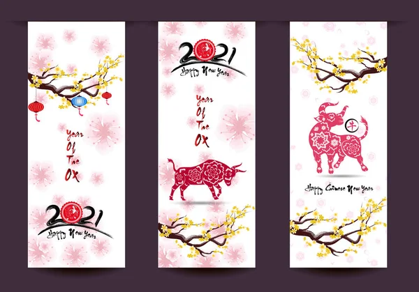幸せな中国の旧正月2021年の牛の花と背景に工芸品のスタイルとアジアの要素 — ストックベクタ