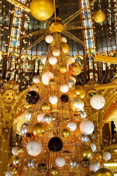 Paris, Fransa 'daki Noel süslemeleri alışveriş merkezi