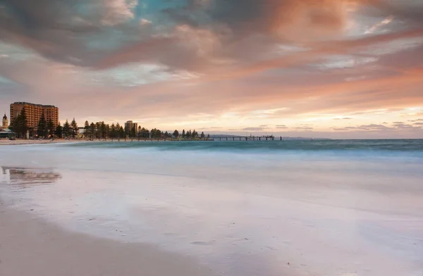 Hermosa puesta de sol en Glenelg Beach Adelaide Australia — Foto de Stock