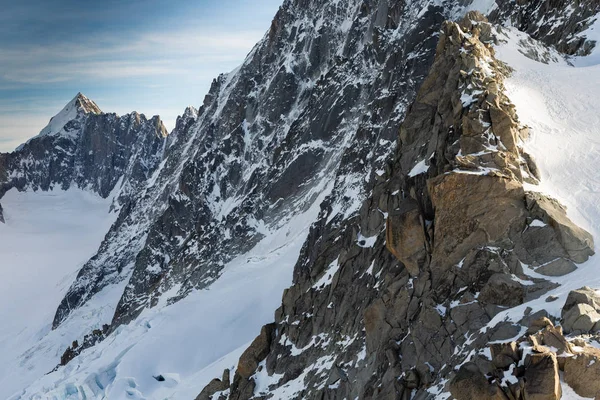 Chaîne de montagnes prise en hiver à Chamonix — Photo