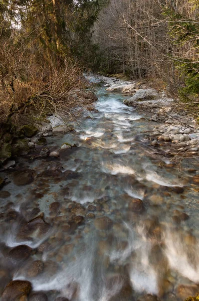 Rzeka w Chamonix strzał z długim czasem migawki — Zdjęcie stockowe