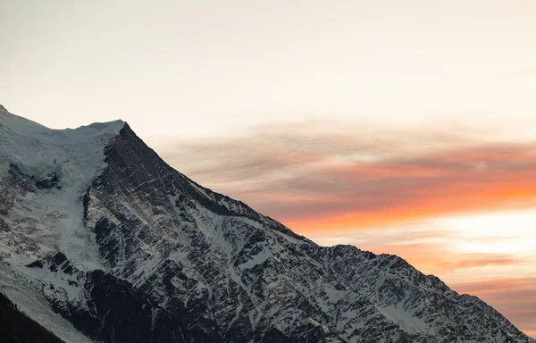 Nahaufnahme des Berges bei Sonnenuntergang in Frankreich — Stockfoto